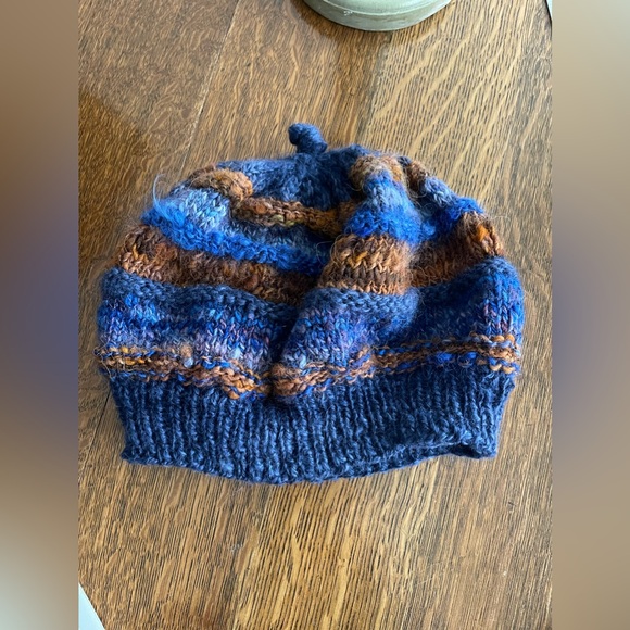 Hand spun wool, hand knit hat in beautiful colors of blue and rust. Beanie style - Picture 5 of 8